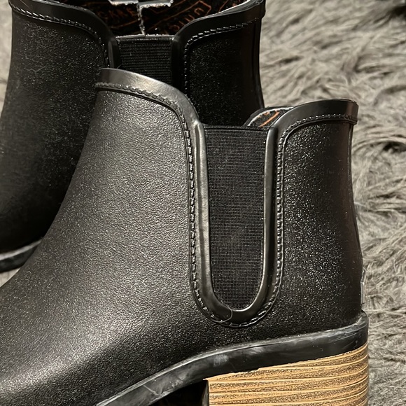 Women’s Unicare black rain ankle boots, size 7 - Picture 10 of 11